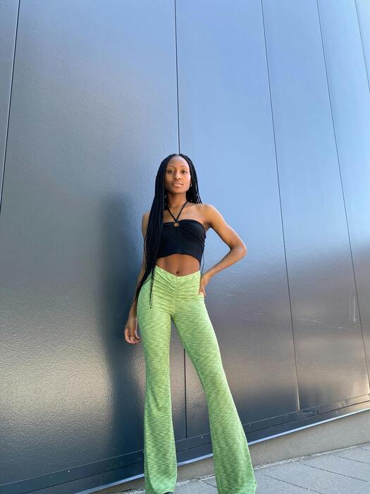 The Staggered Stance for perfect hourglass shape