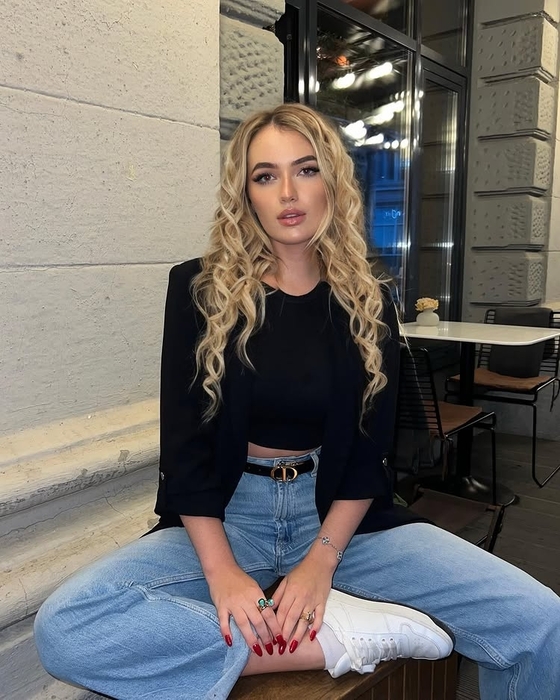 change hair style-curly hair