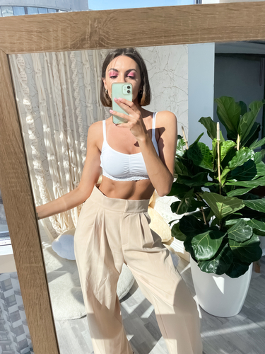 Half Face Mirror Selfie Poses