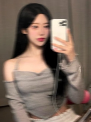 after Blur the Whole Selfie Pose Photo