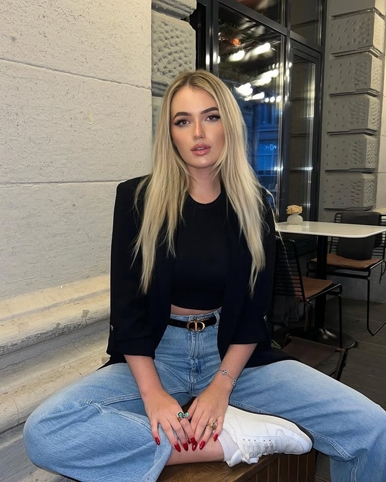 change hair style-straight hair