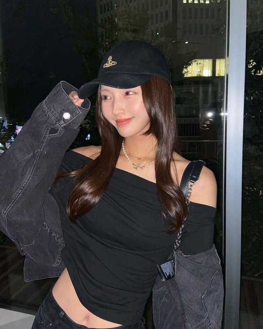 Kamera bercahaya dalam warna hitam