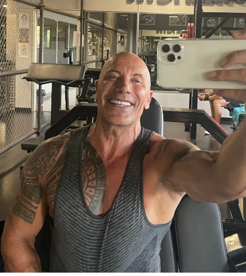 mirror selfie-dwayne johnson