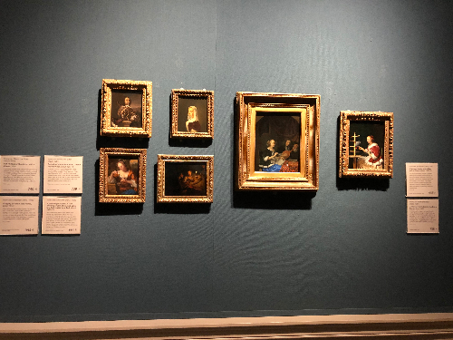 美術館や図書館など静かな場所での撮影