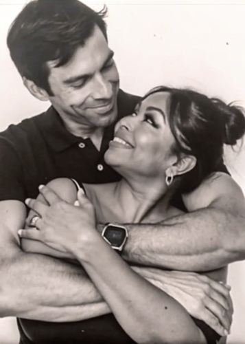 Photo Booth- Hug from Behind