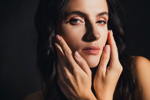 Unrecognisable Makeup-Foundation