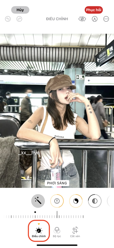 chỉnh ảnh ngược sáng-Chọn tính năng “Điều chỉnh”